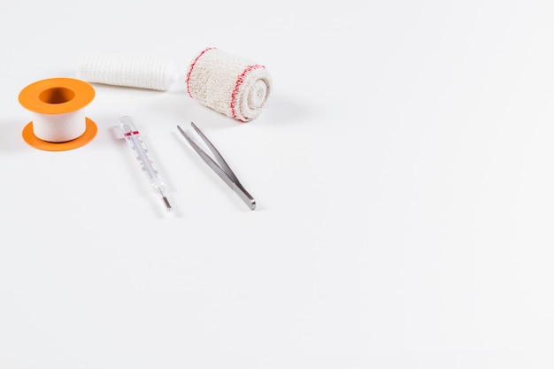 Набор ниток и игл